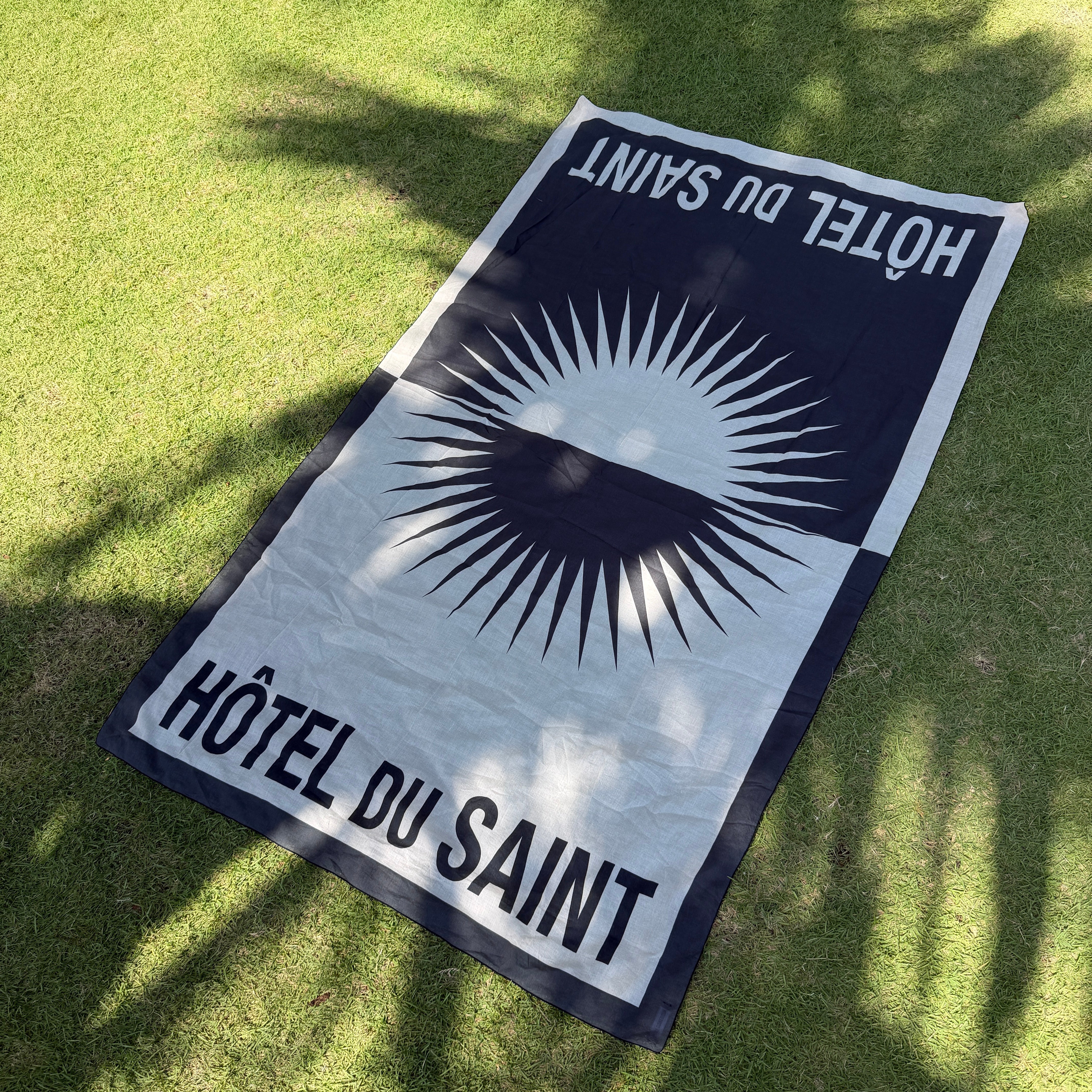 Into Your Light / Pareo / Hotel Du Saint