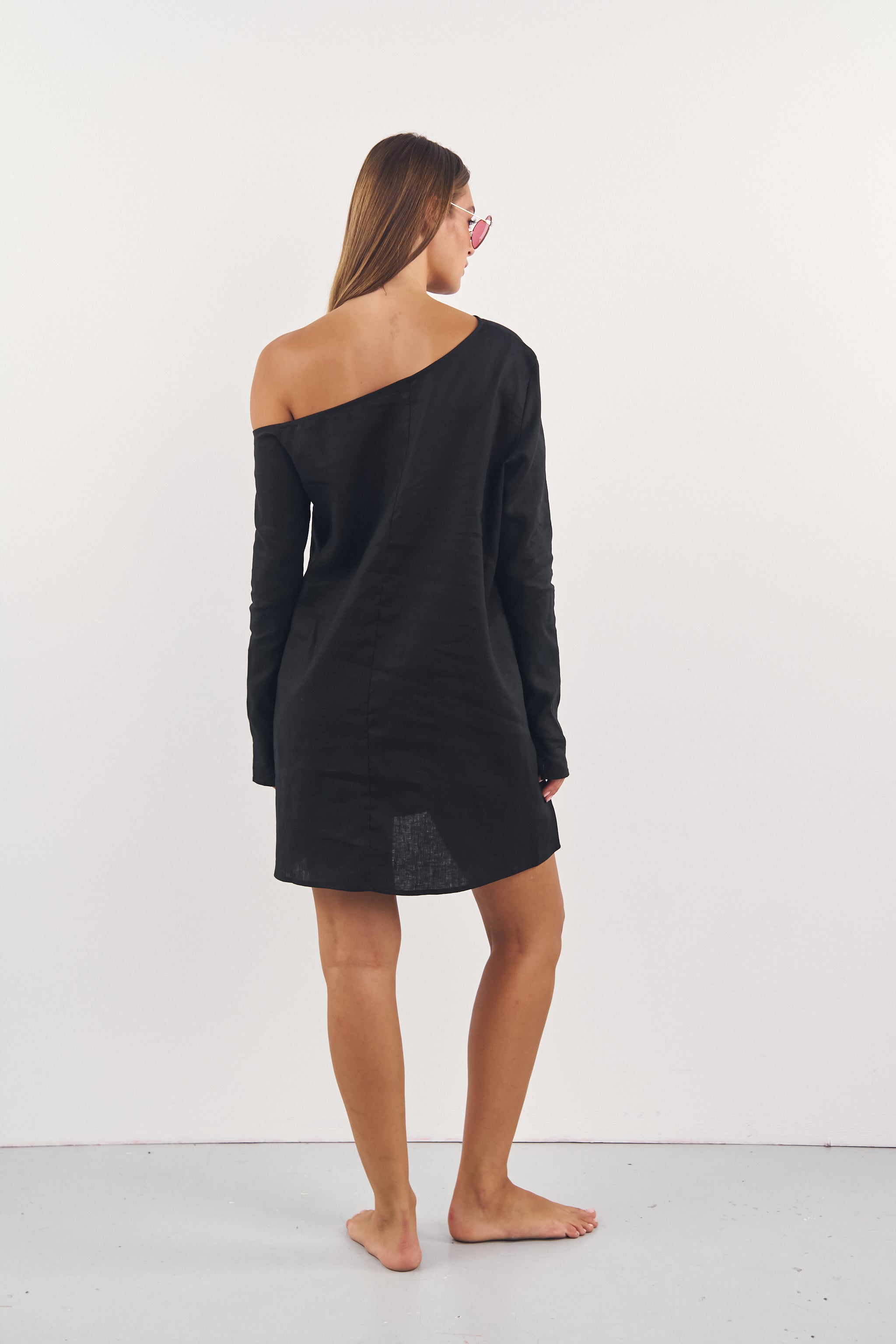 Smooth Operator / Linen dress / Black