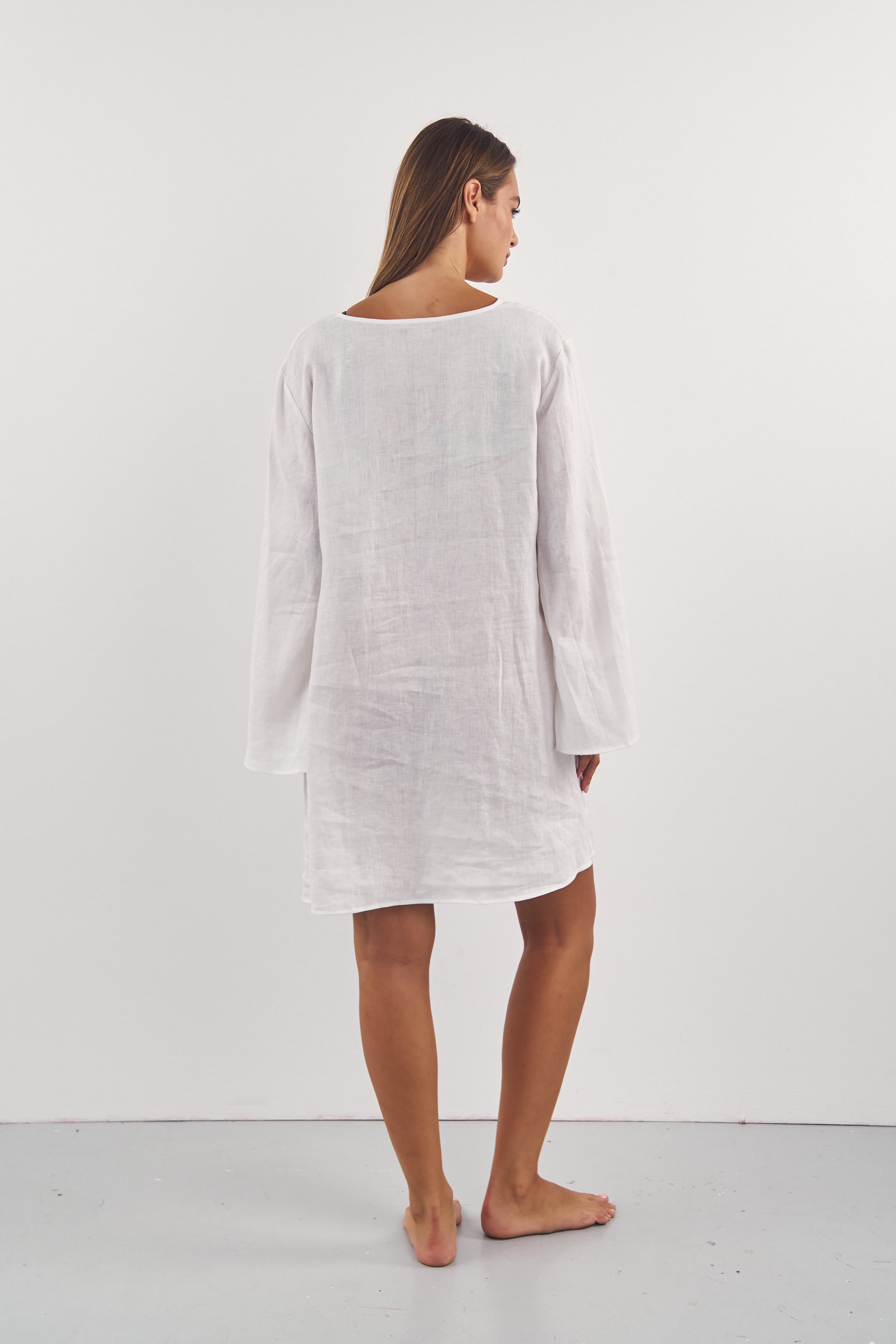 Around The World / Linen dress / White